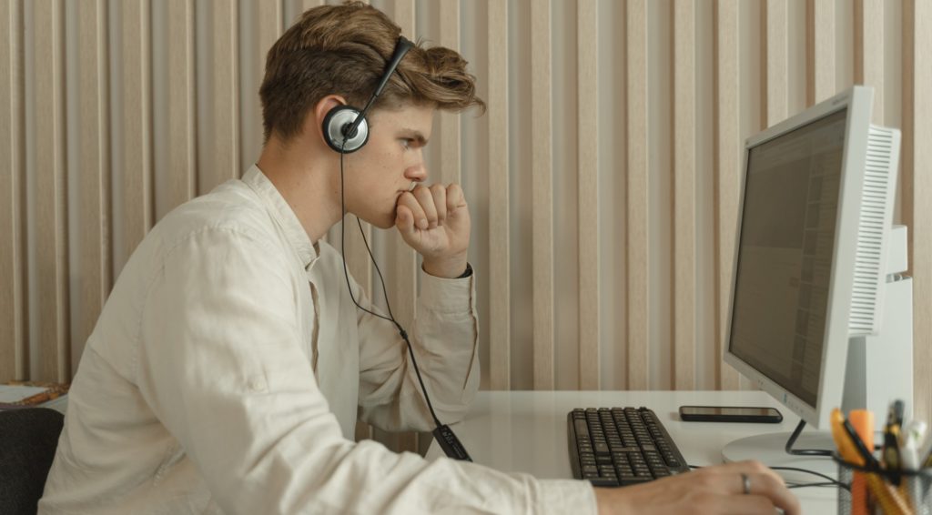 Image of customer support agent